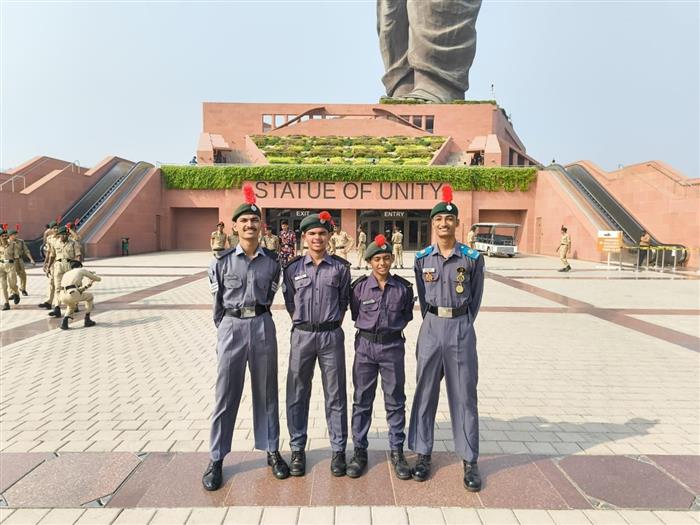 Cadets Jash Dhobi and Dhyey Prajapati represented the Gujarat Directorate in the Sardar Patel Narmada Trek